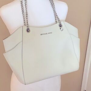 Gently and barely used Michael Kors Shoulder bag